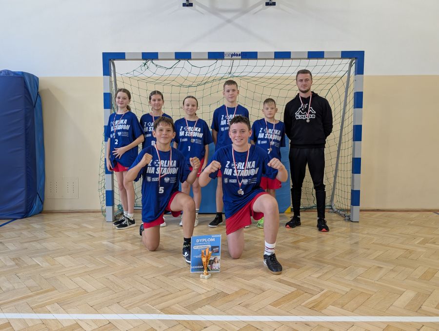 Turniej piłki ręcznej "ręczna na orliku" w kategorii drużyn mieszanych U12