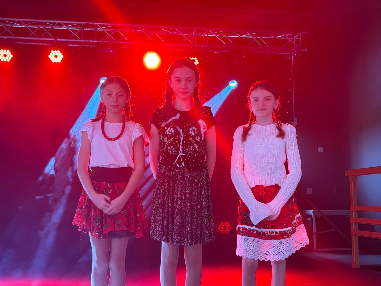 Sukces naszych uczennic w konkursie piosenki "Na ludową nutę"